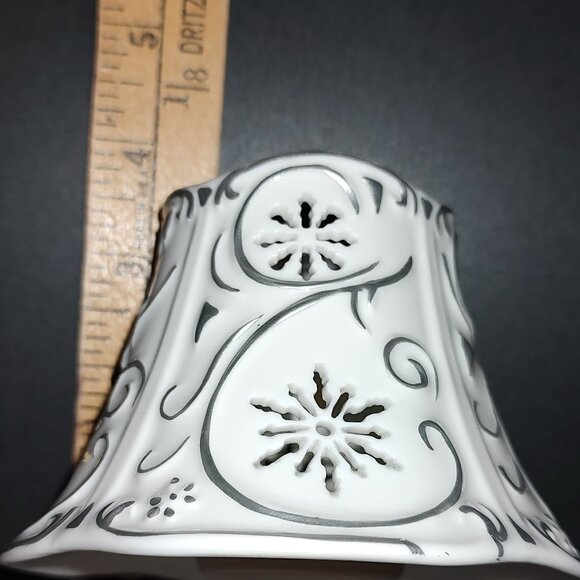 YANKEE CANDLE JAR SHADE TOPPER SNOWFLAKE IVORY PORCELAIN SILVER METALLIC ACCENT - Picture 5 of 6